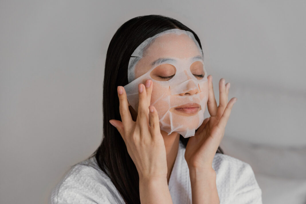 10 Manfaat Sheet Mask untuk Kulit Wajah