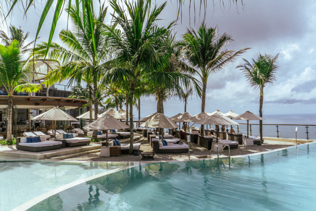 Finns Beach Club, Club Pantai di Bali