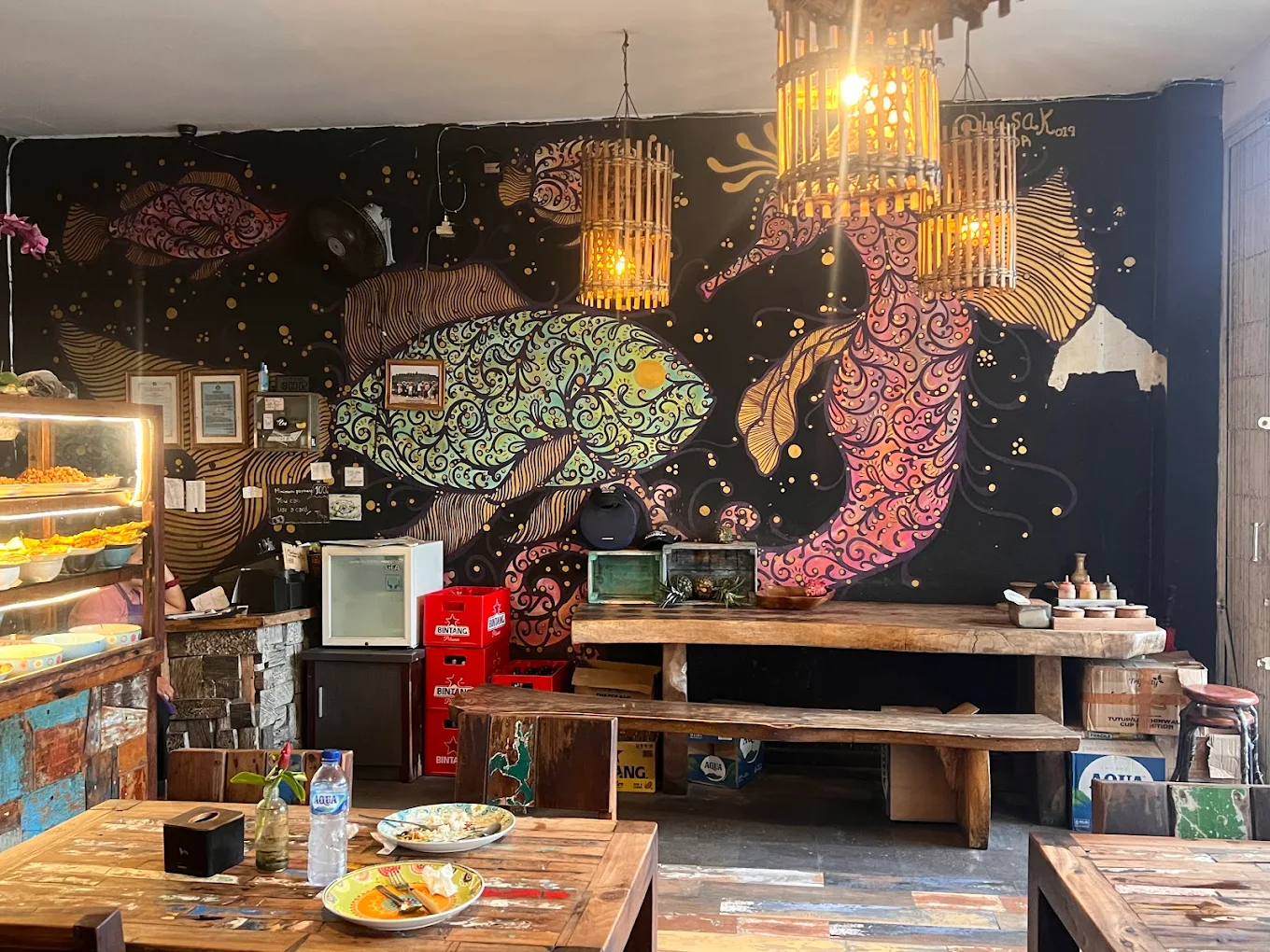 Foto Varuna Warung Canggu, warung prasmanan Indonesia populer dekat Pantai Batu Bolong