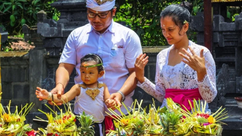Upacara Otonan di bali