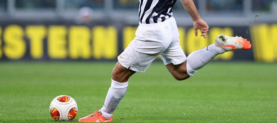 Cara Melatih Akurasi Tendangan Bebas