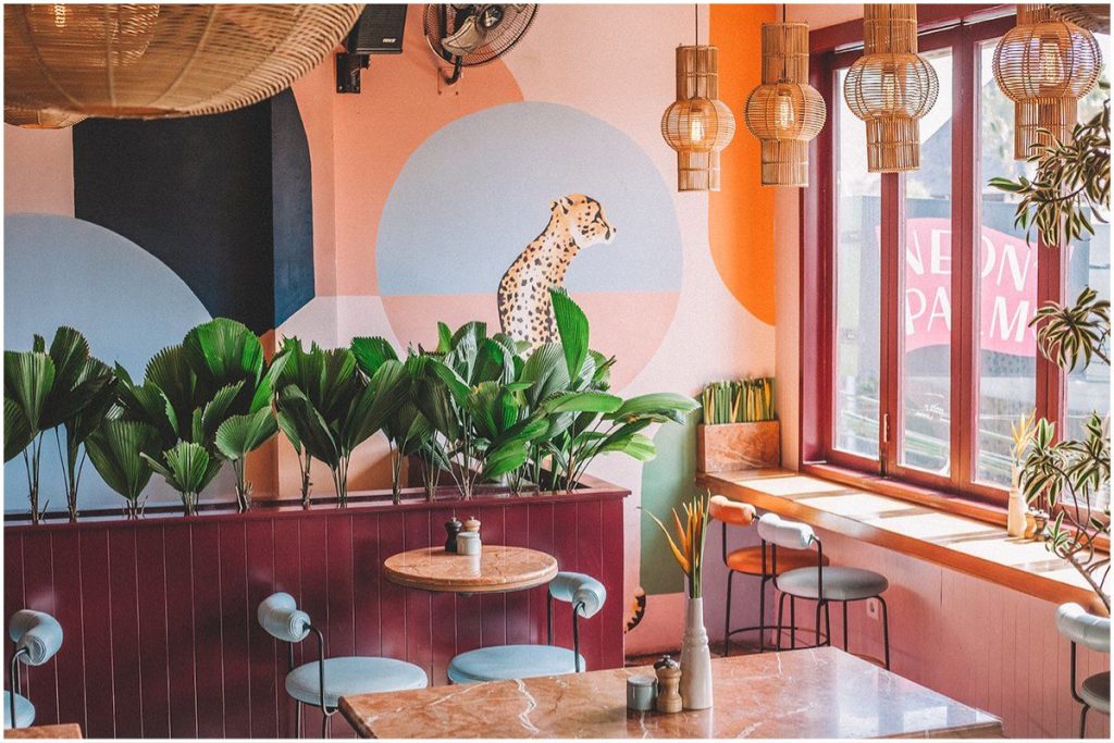 Cafe Instagenic di Seminyak, Neon Palms