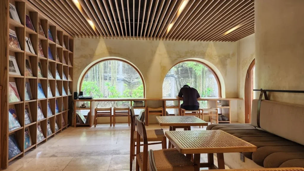 Tempat makan seminyak