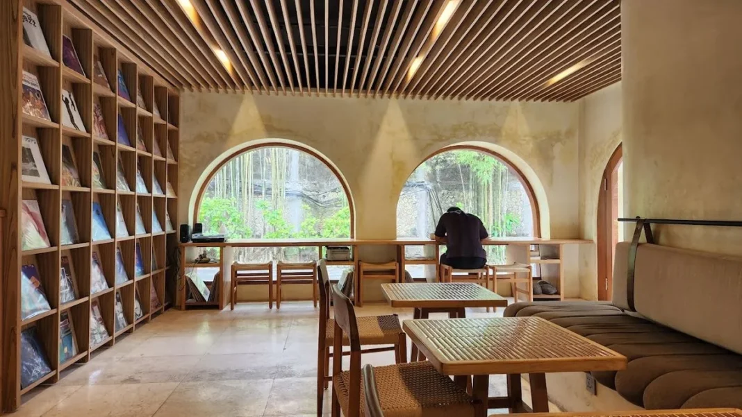 Tempat makan seminyak