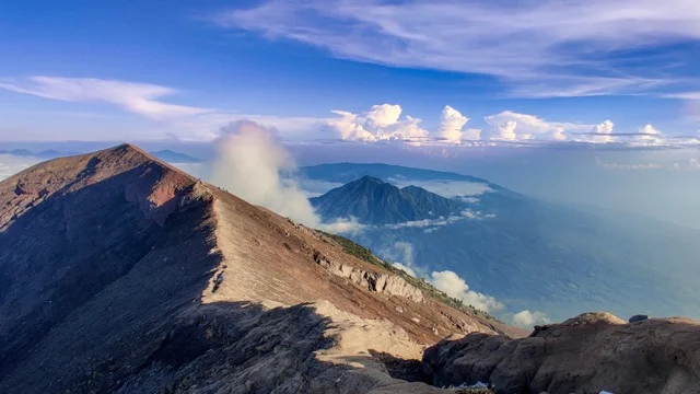 larangan mendaki gunung agung