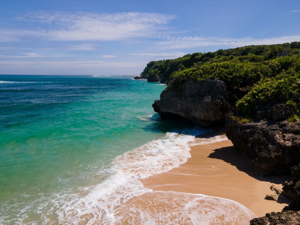 7 Pantai Hidden Gem Bali yang Wajib Dikunjungi