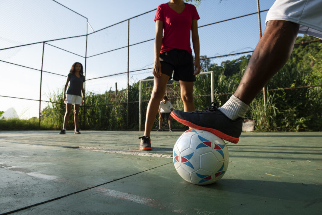 Lapangan futsal outdoor berlantai semen yang perlu diperhitungkan dalam biaya membuat lapangan futsal